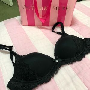 Victoria’s Secret Body By Victoria Wireless Bra